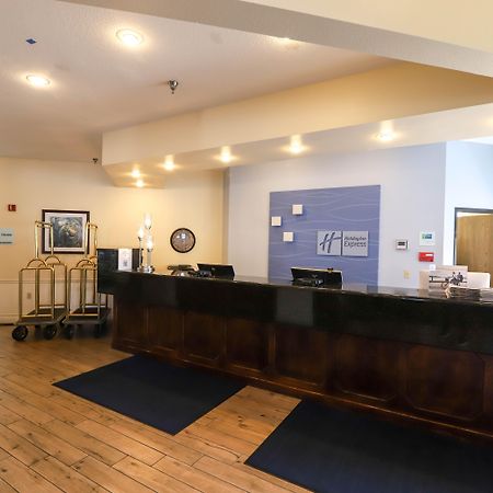 Holiday Inn Express St Ignace-Lake Central By Ihg Saint Ignace Bagian luar foto