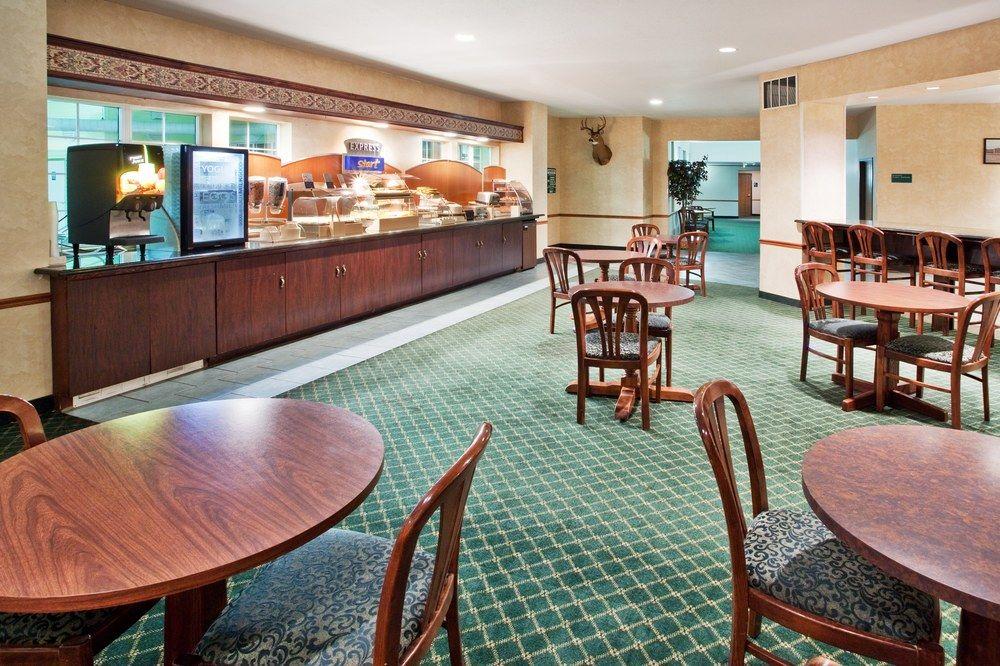 Holiday Inn Express St Ignace-Lake Central By Ihg Saint Ignace Bagian luar foto