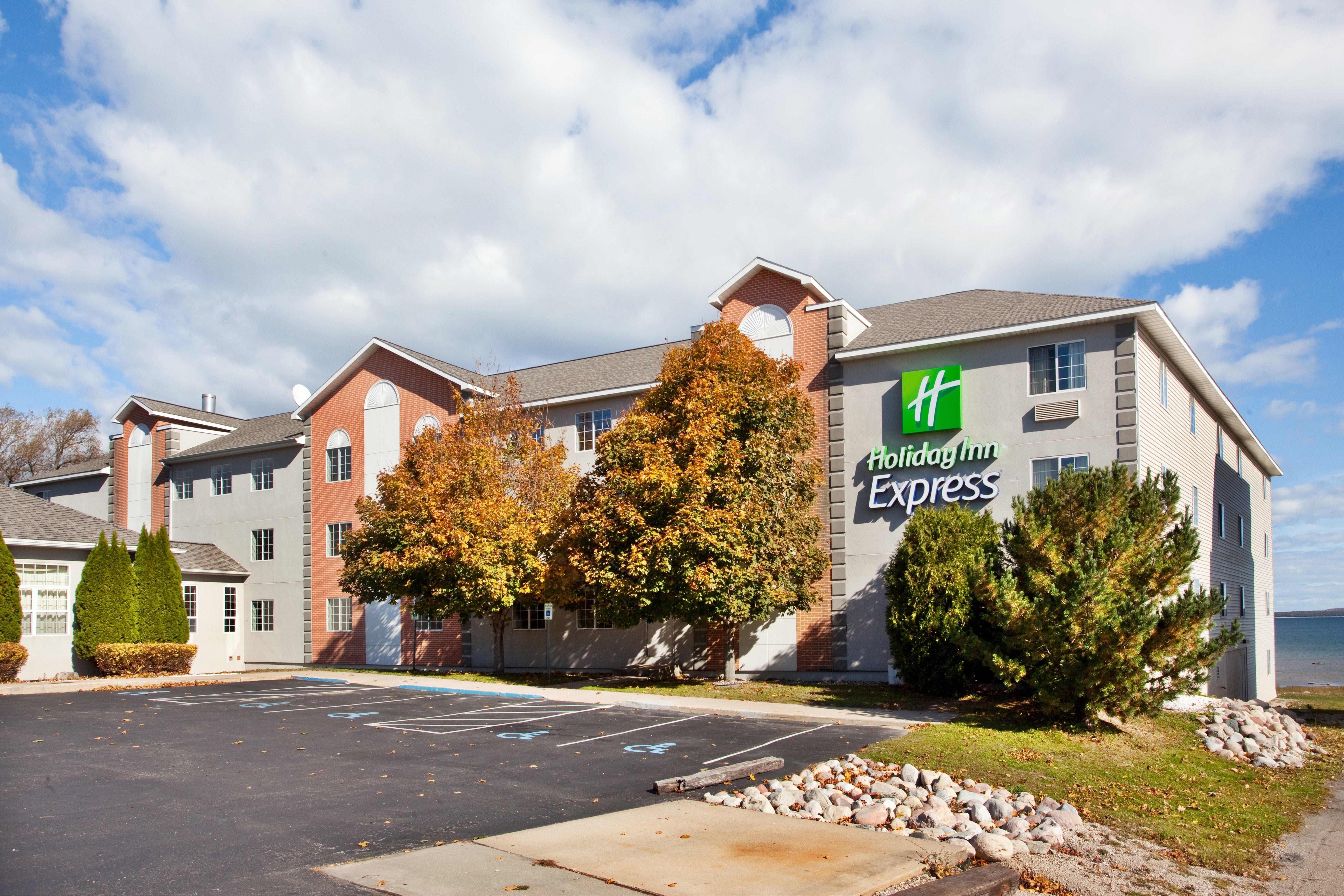 Holiday Inn Express St Ignace-Lake Central By Ihg Saint Ignace Bagian luar foto