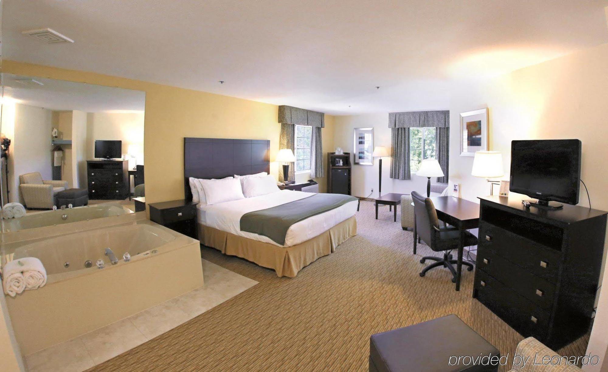 Holiday Inn Express St Ignace-Lake Central By Ihg Saint Ignace Bagian luar foto
