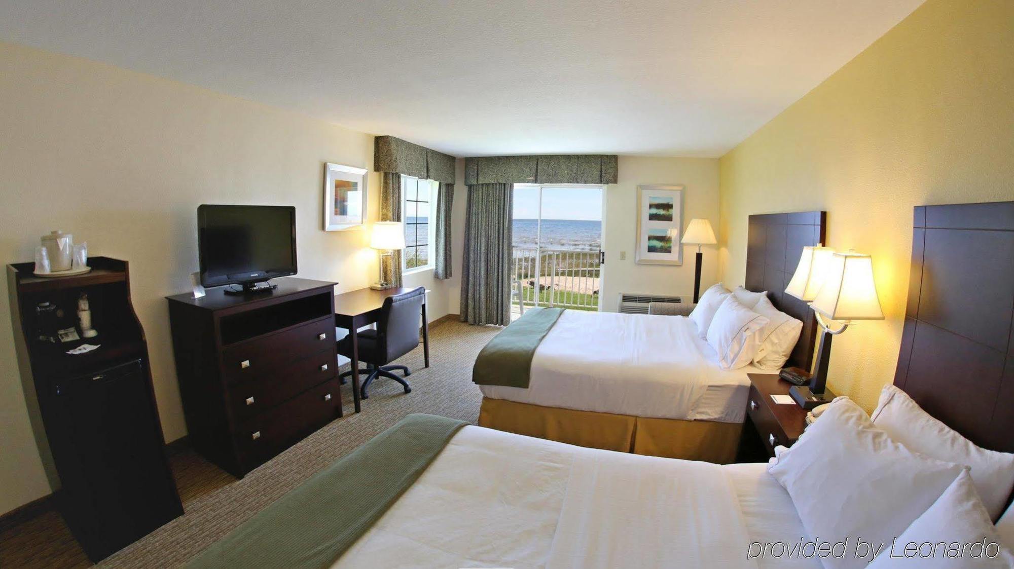 Holiday Inn Express St Ignace-Lake Central By Ihg Saint Ignace Bagian luar foto
