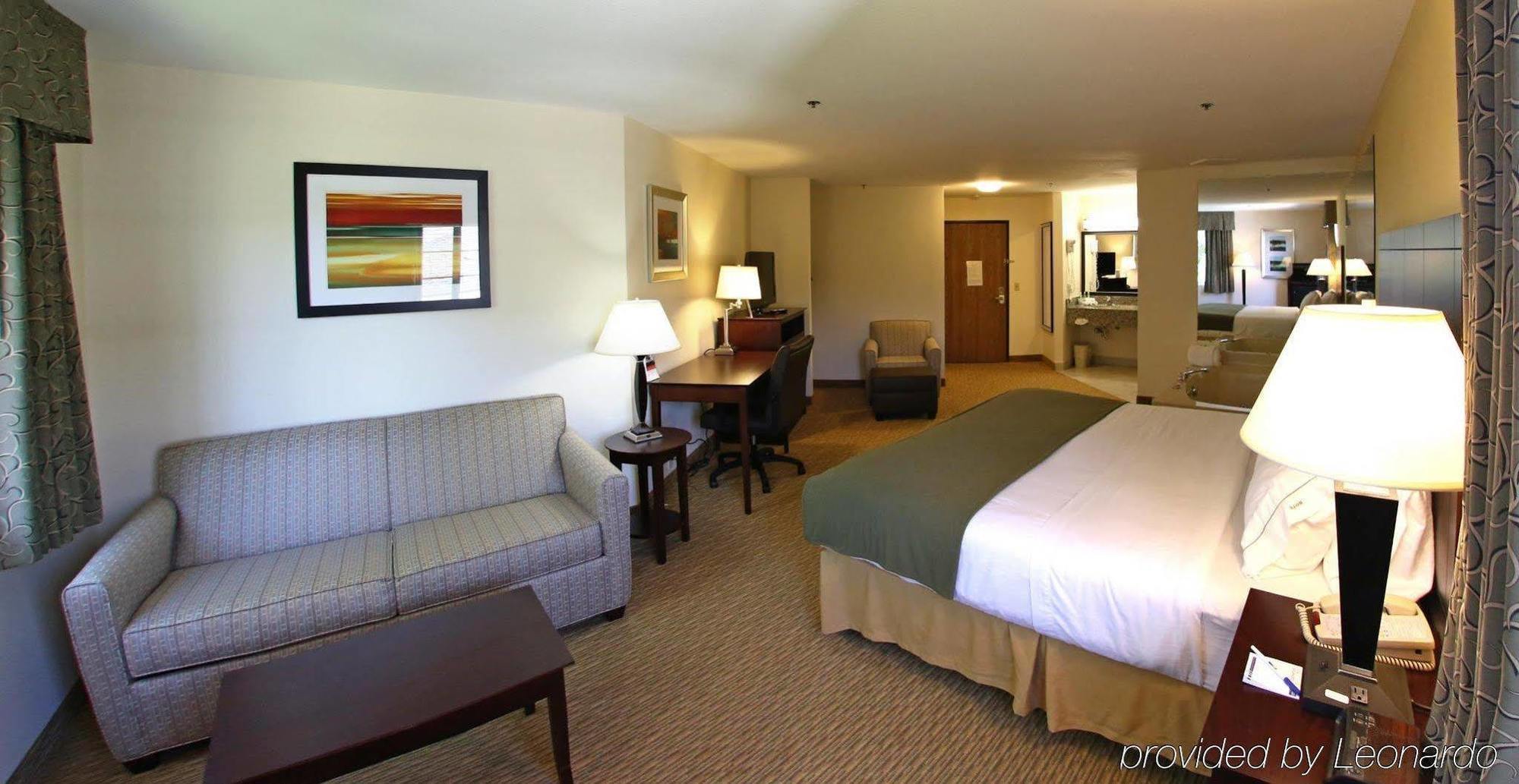 Holiday Inn Express St Ignace-Lake Central By Ihg Saint Ignace Bagian luar foto